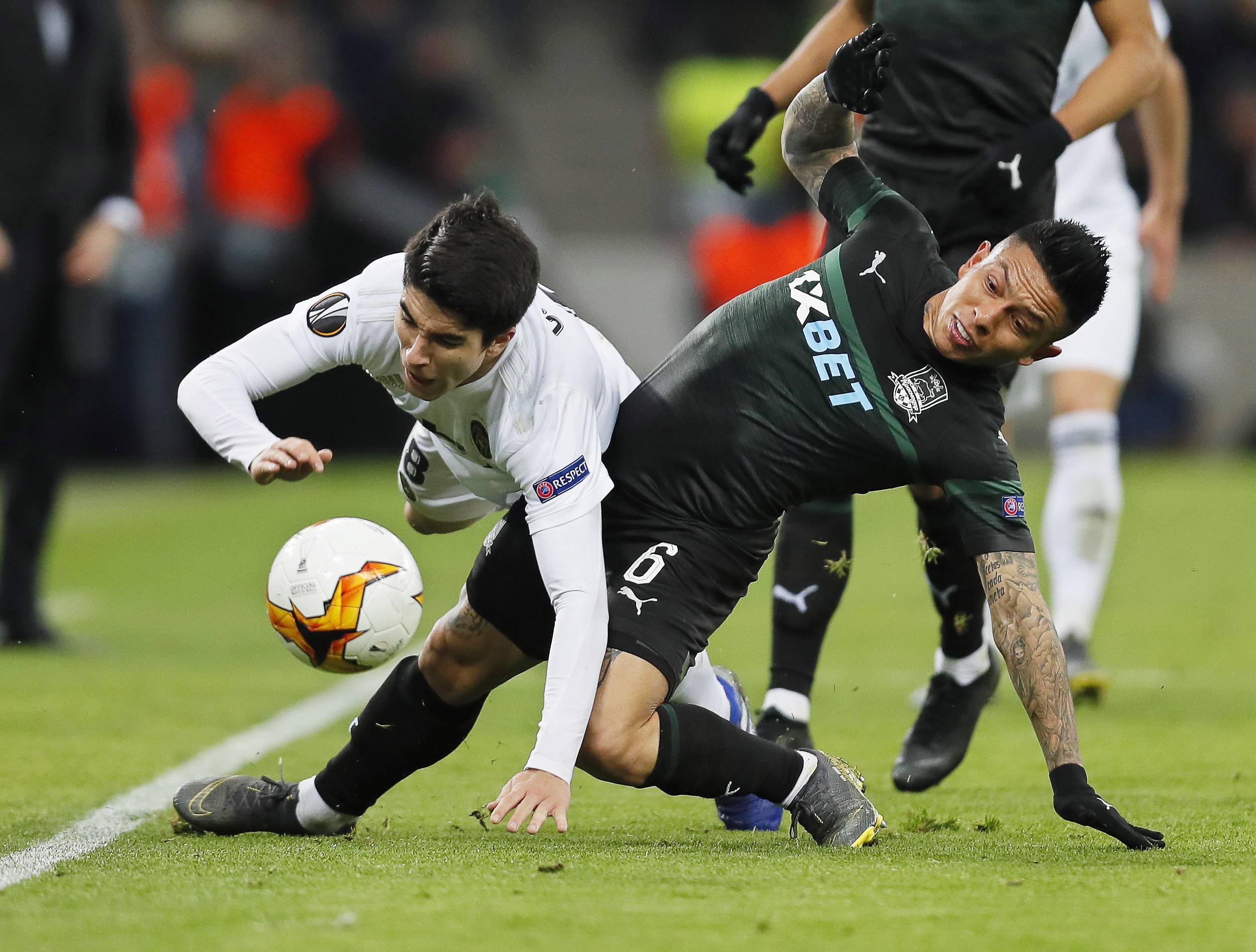 西甲赛程吃紧，瓦伦西亚冲刺阶段单刀错失，媒体盛赞，更衣室氛围转暖(巴萨vs瓦伦西亚前瞻)-九游旧版本下载链接